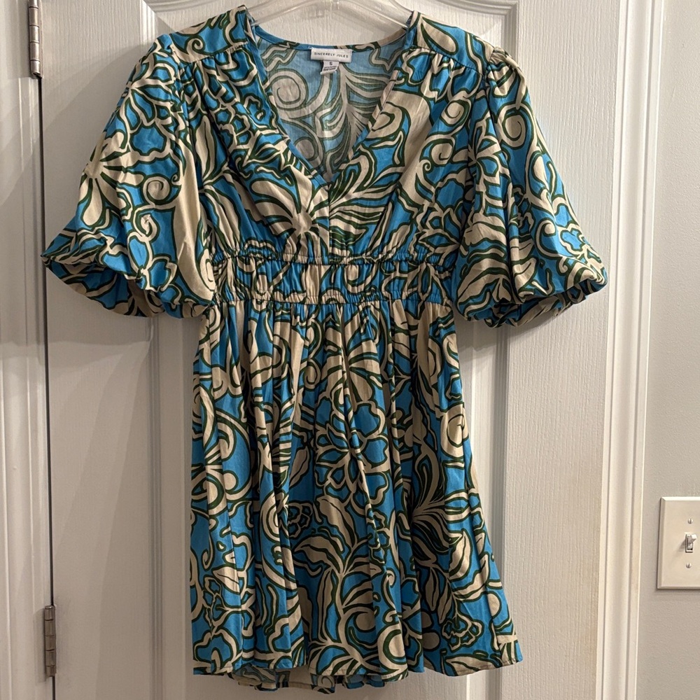 Sincerely Jules Blue, Green and Cream Patterned V neck Dress size S